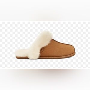 UGG SCUFFETTE II Chesnut Slippers. Size 8. Barely worn.